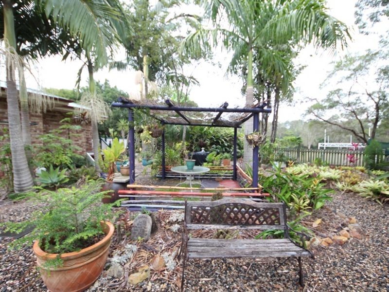 7 Theten Court, Kallangur QLD 4503