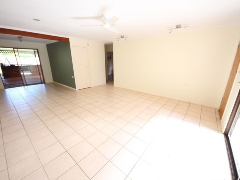 10 Woodlands Avenue, Petrie QLD 4502