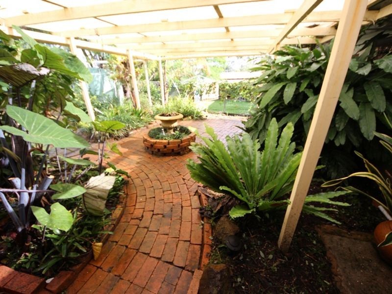 10 Woodlands Avenue, Petrie QLD 4502