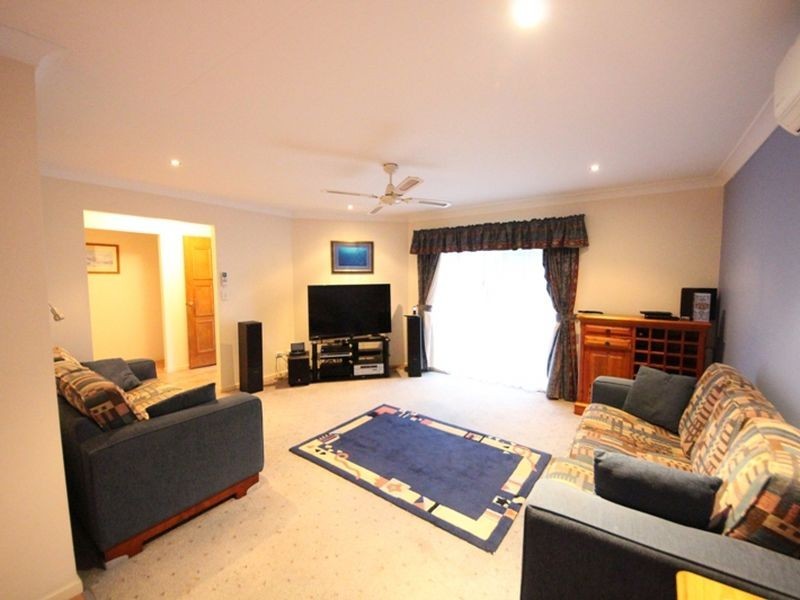 8 Magnolia Drive, Kallangur QLD 4503