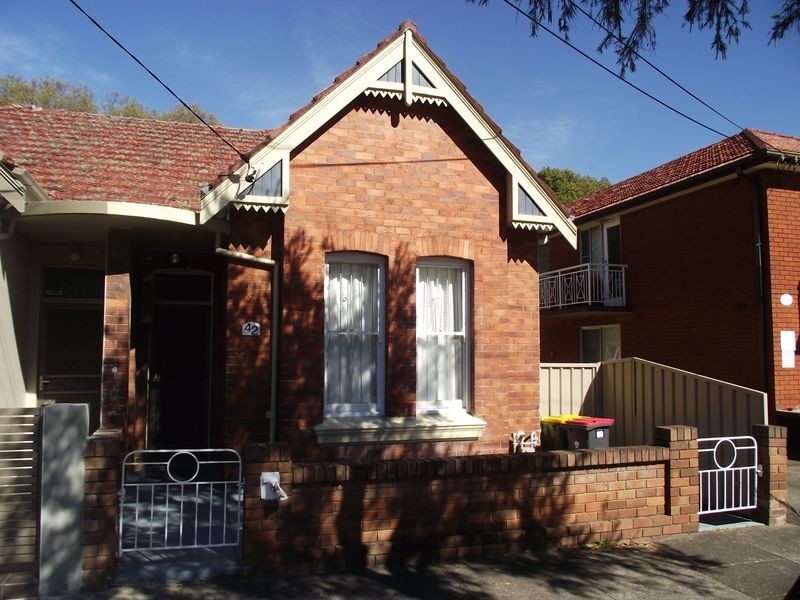 42 Beach Rd, Dulwich Hill NSW 2203