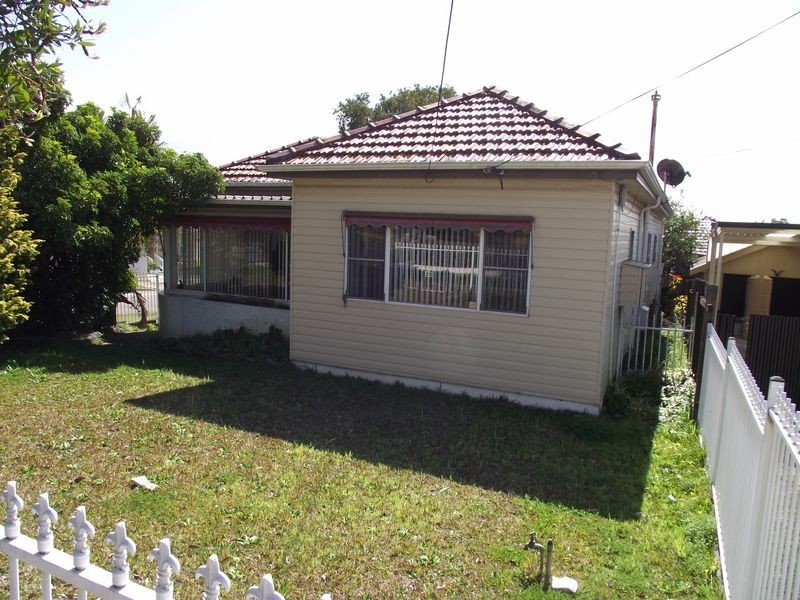 21 Moorefields Road, Kingsgrove NSW 2208