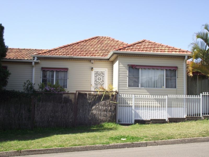 21 Moorefields Road, Kingsgrove NSW 2208