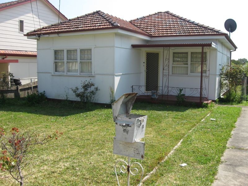 6 Russell Street, Greenacre NSW 2190