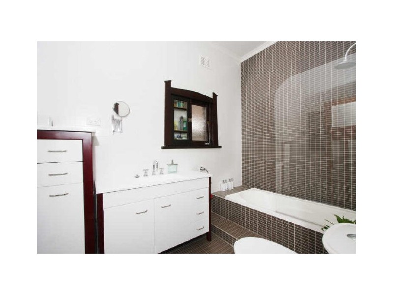 18 Glen St, Marrickville NSW 2204