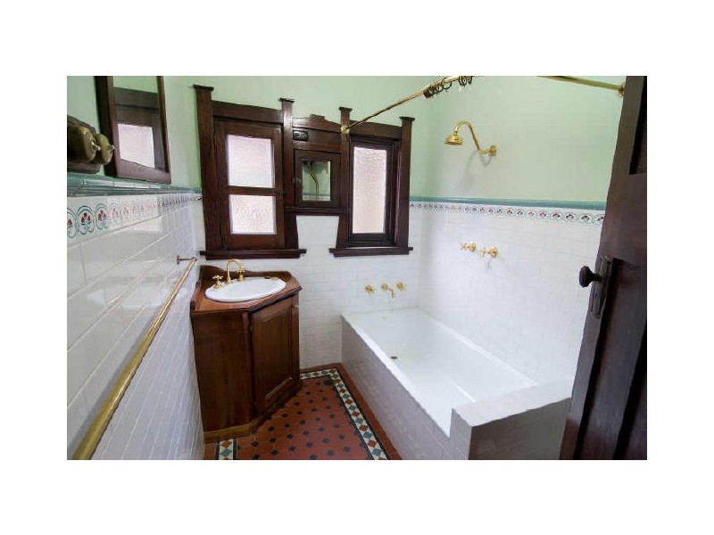 5 Pine St, Marrickville NSW 2204