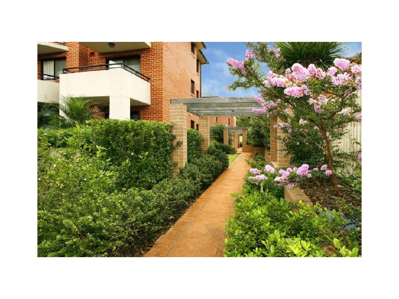 18/6-10 Myra Rd, Dulwich Hill NSW 2203