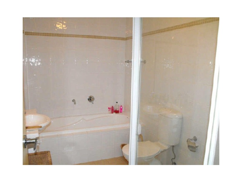 18/6-10 Myra Rd, Dulwich Hill NSW 2203