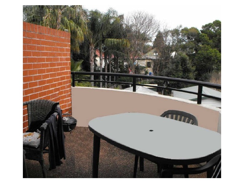 18/6-10 Myra Rd, Dulwich Hill NSW 2203