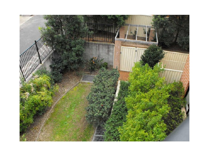18/6-10 Myra Rd, Dulwich Hill NSW 2203