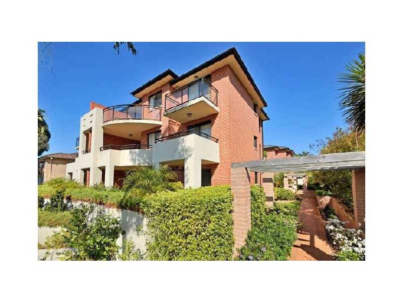 18/6-10 Myra Rd, Dulwich Hill NSW 2203