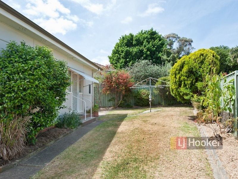 1 Kresser Grove, Canterbury NSW 2193