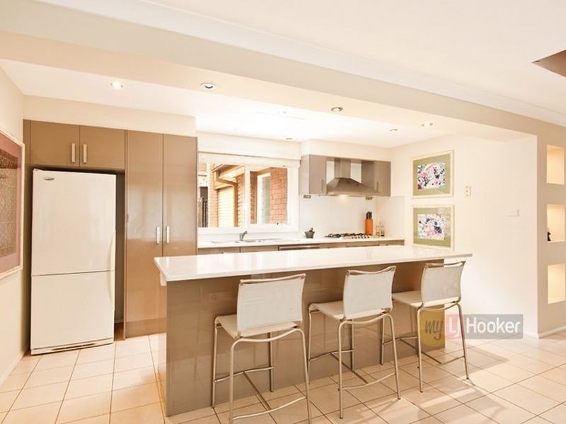 6 Glenora Road, Yarrawarrah NSW 2233