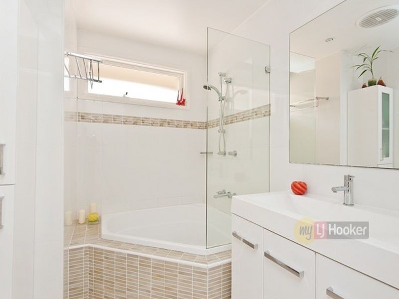 6 Glenora Road, Yarrawarrah NSW 2233