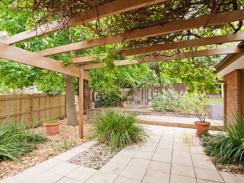 6 Glenora Road, Yarrawarrah NSW 2233