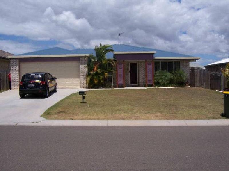 17 Golfview Drive, Boyne Island QLD 4680