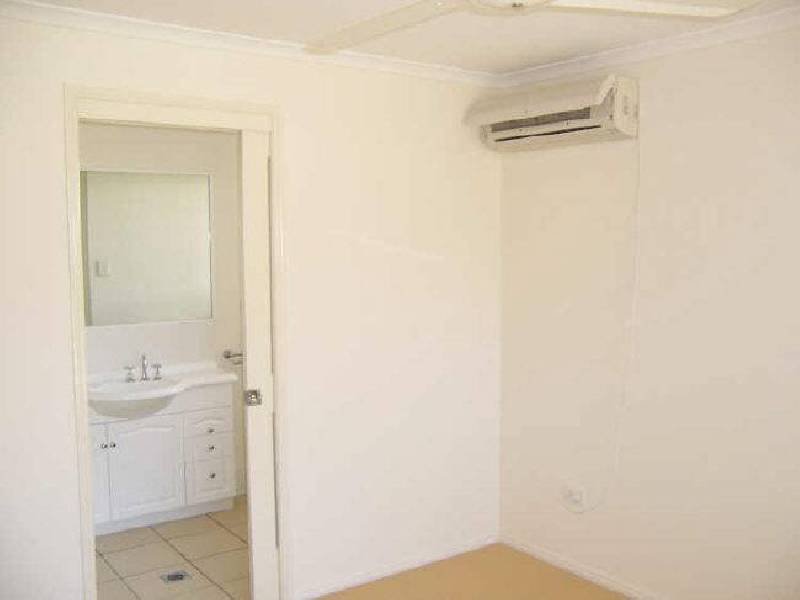 17 Golfview Drive, Boyne Island QLD 4680
