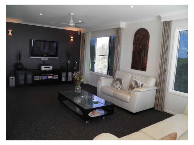 6 Charles Crescent, Tannum Sands QLD 4680