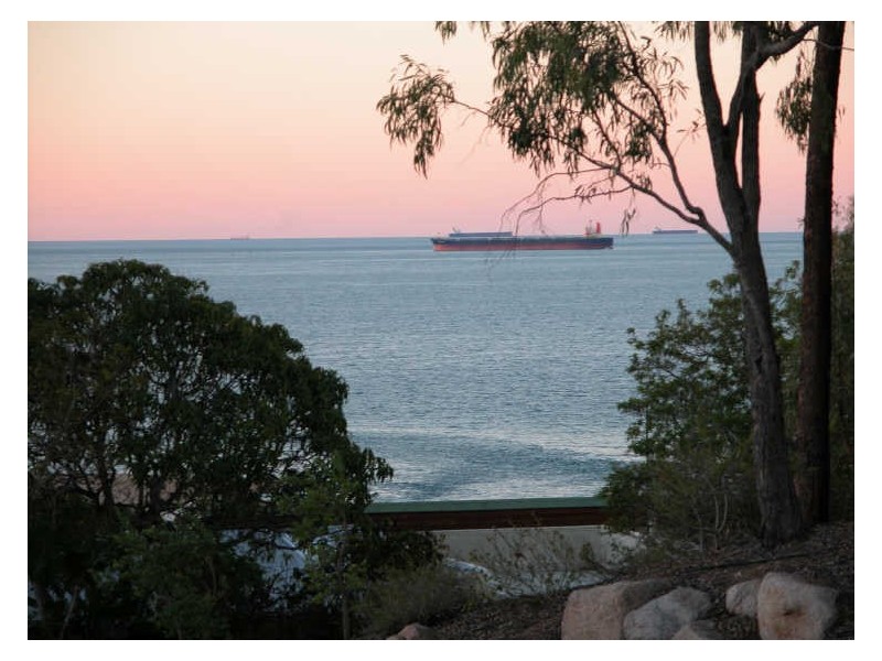 6 Charles Crescent, Tannum Sands QLD 4680