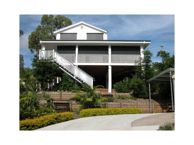 6 Charles Crescent, Tannum Sands QLD 4680