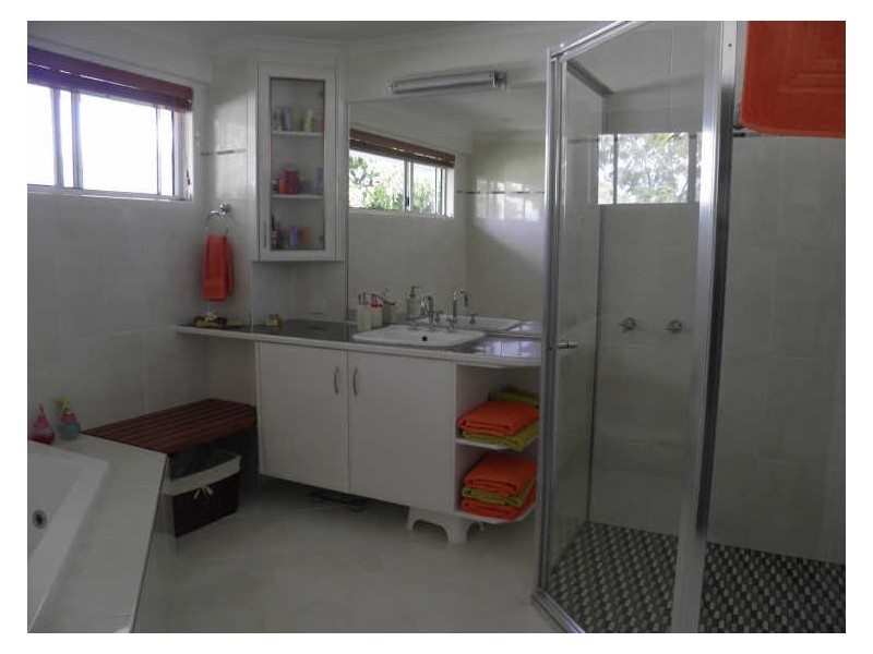 6 Charles Crescent, Tannum Sands QLD 4680