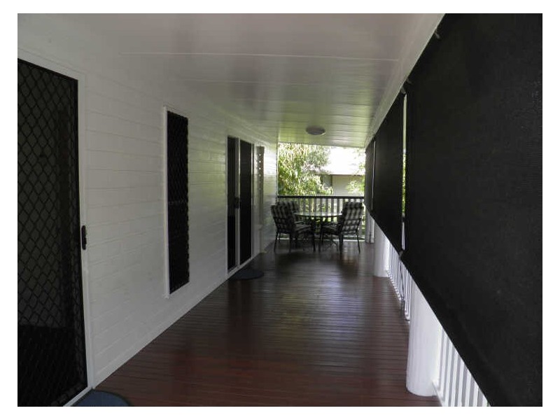 6 Charles Crescent, Tannum Sands QLD 4680