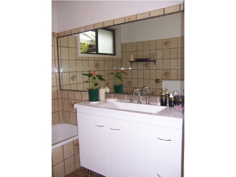 4 Alexander Street, Boyne Island QLD 4680