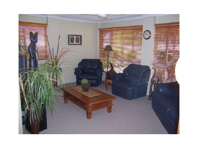 30 Crest Avenue, Boyne Island QLD 4680