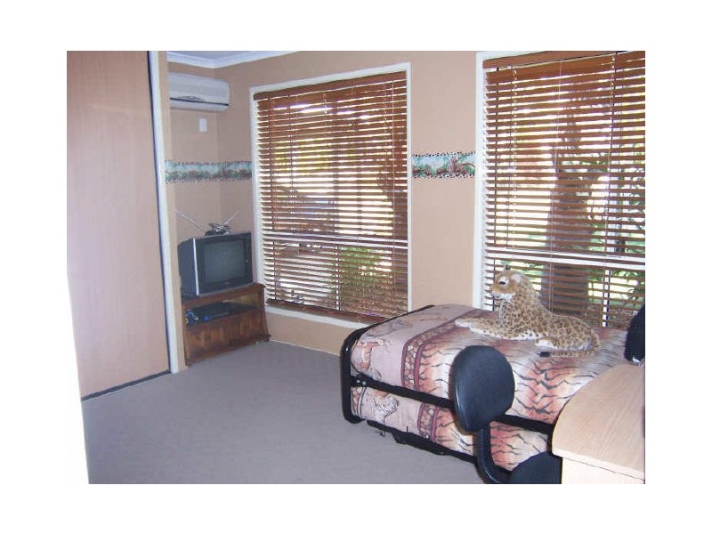 30 Crest Avenue, Boyne Island QLD 4680
