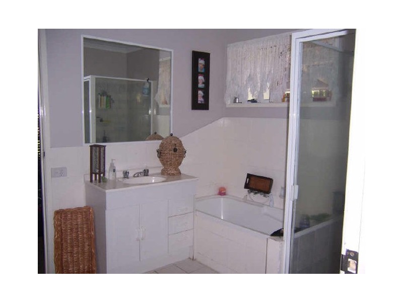 30 Crest Avenue, Boyne Island QLD 4680