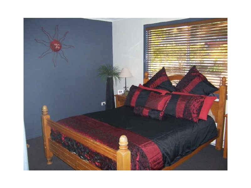 15 Wattora Close, Boyne Island QLD 4680