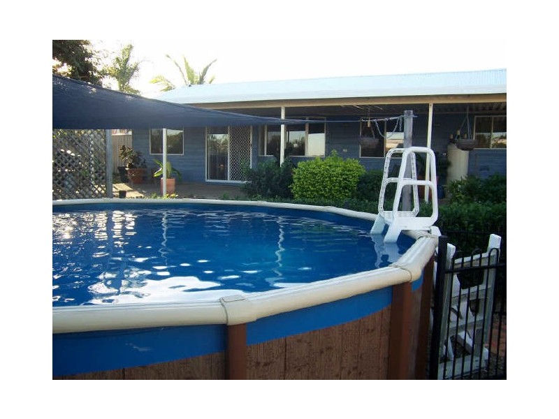 15 Wattora Close, Boyne Island QLD 4680