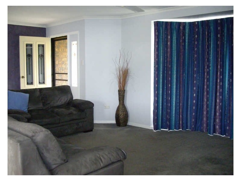 26 Curtis Avenue, Boyne Island QLD 4680