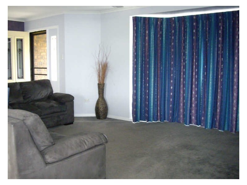 26 Curtis Avenue, Boyne Island QLD 4680