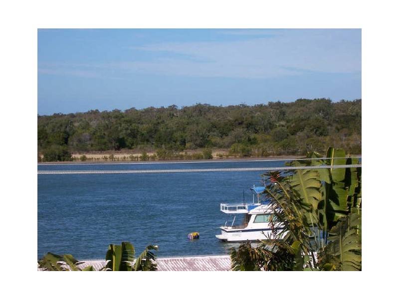 27 Island Esplanade, Boyne Island QLD 4680