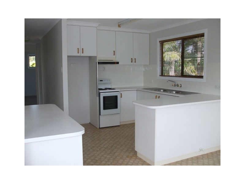 27 Island Esplanade, Boyne Island QLD 4680