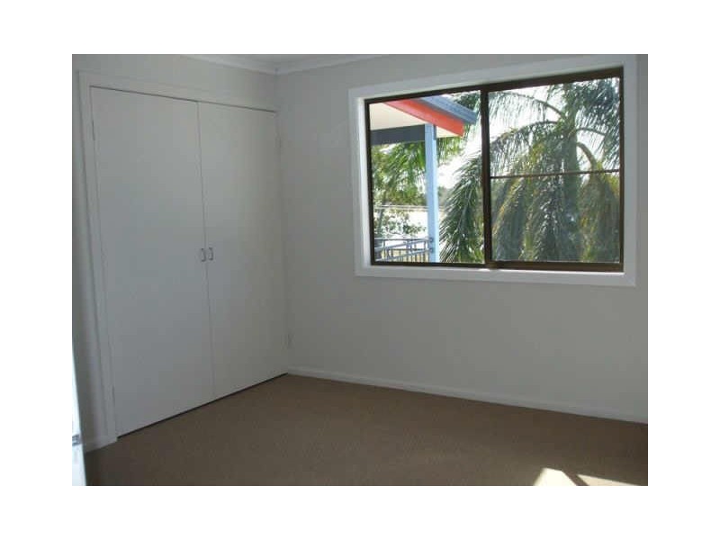 27 Island Esplanade, Boyne Island QLD 4680