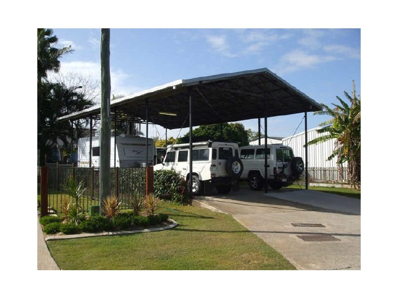 27 Island Esplanade, Boyne Island QLD 4680