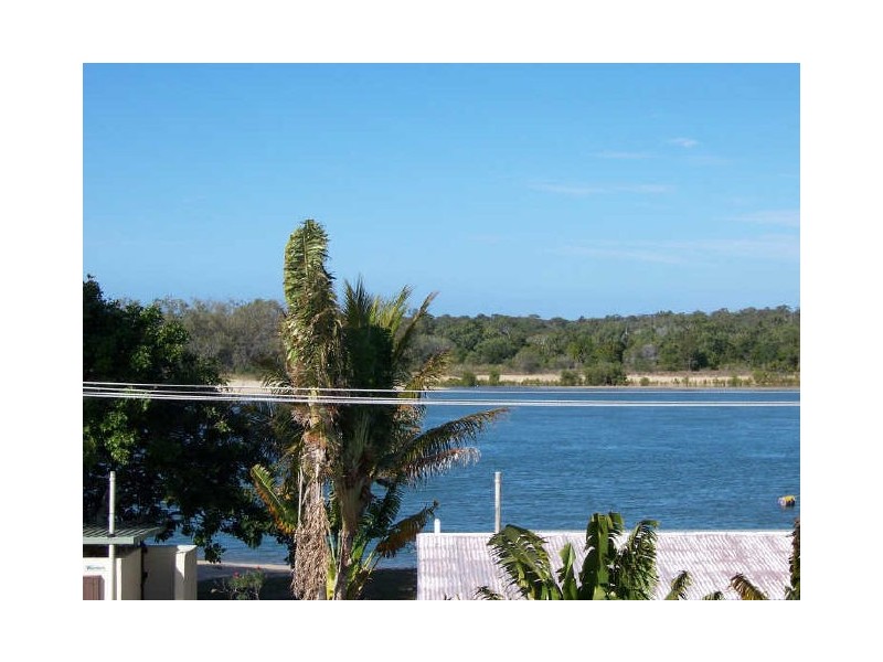 27 Island Esplanade, Boyne Island QLD 4680