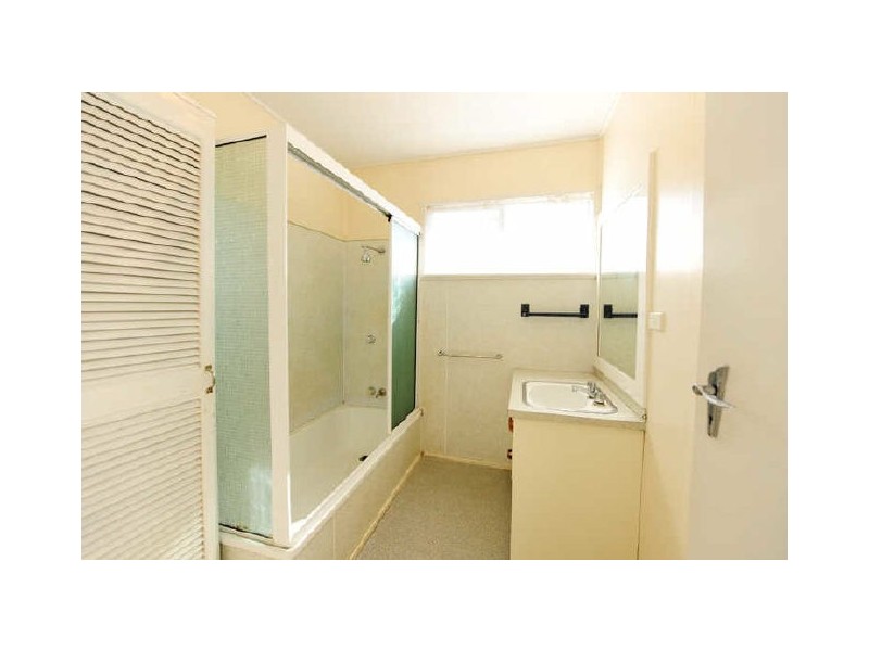 3 Edward Street, Boyne Island QLD 4680