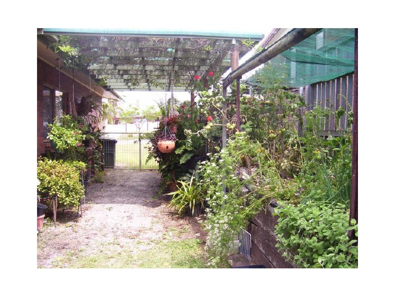 129 Malpas Avenue, Boyne Island QLD 4680