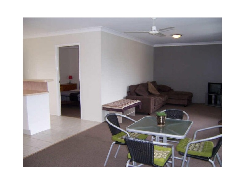 4/4 Pittsbay Crescent, Boyne Island QLD 4680