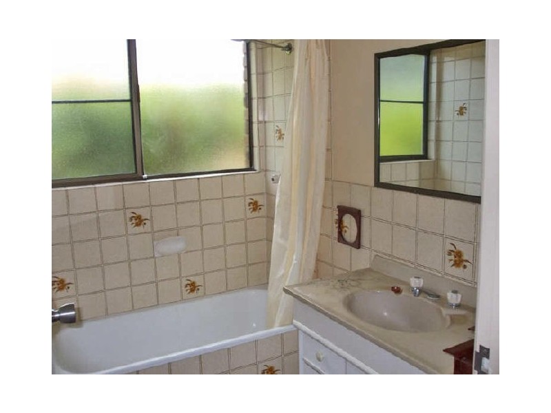 2/44 Sayre Crescent, Boyne Island QLD 4680