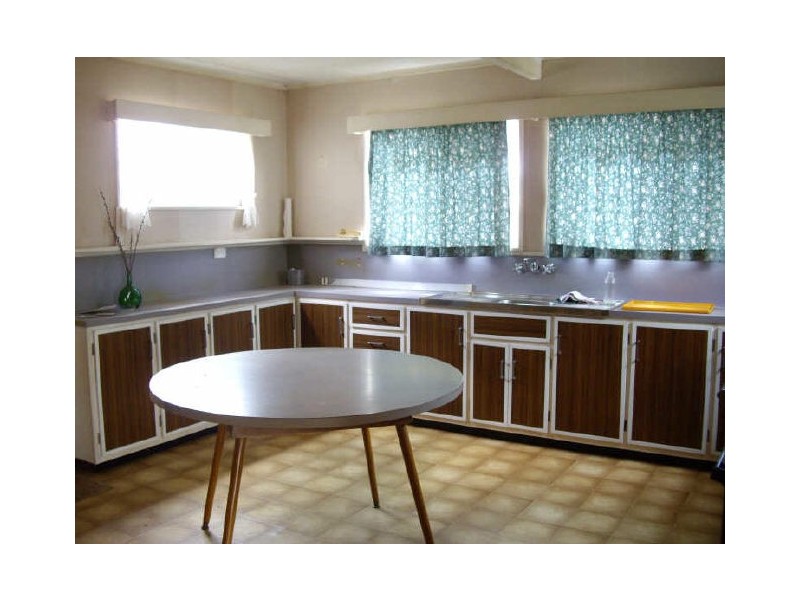 18 McLeod Street, Boyne Island QLD 4680