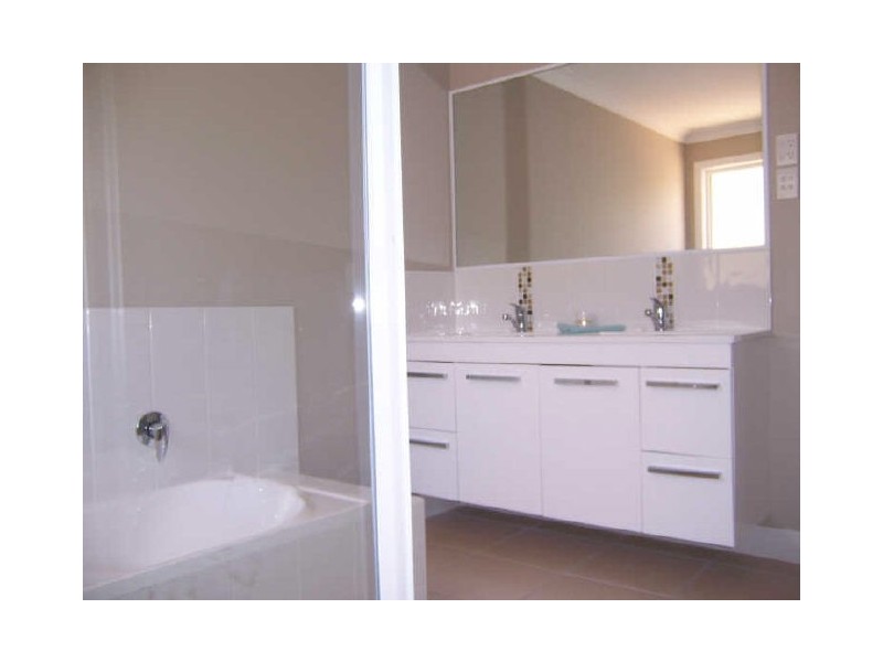 30 Lighthouse Drive, Boyne Island QLD 4680