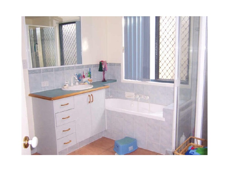 9 Swains Ct, Boyne Island QLD 4680