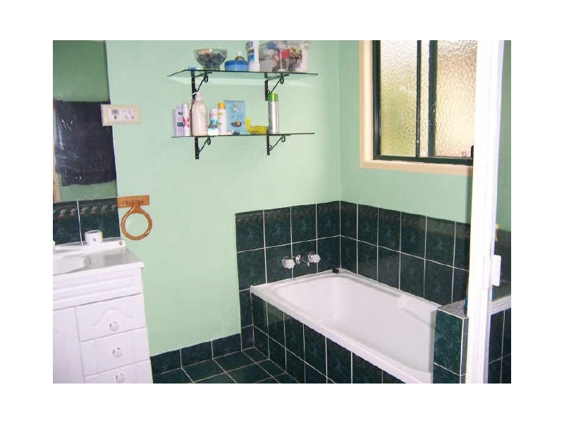 31 Crest Avenue, Boyne Island QLD 4680