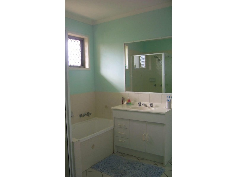 12 Curtis Avenue, Boyne Island QLD 4680