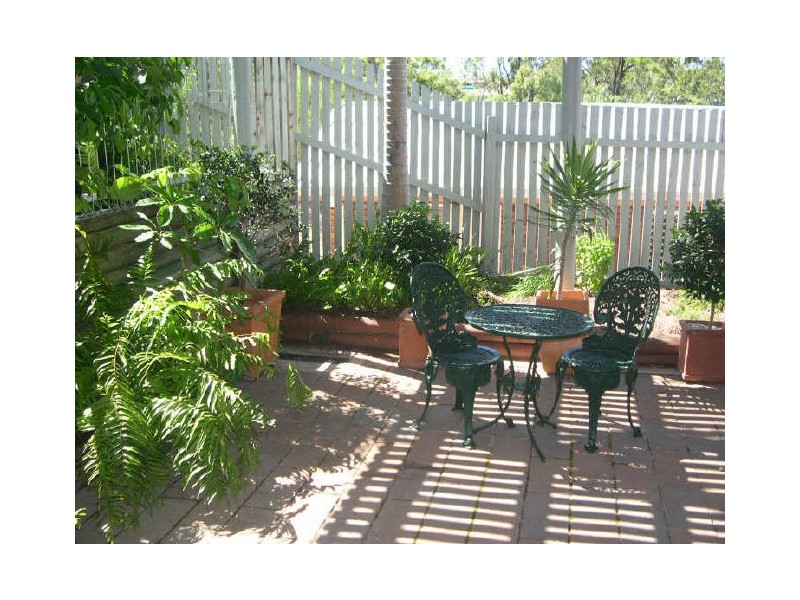 1 Banksia Street, Boyne Island QLD 4680