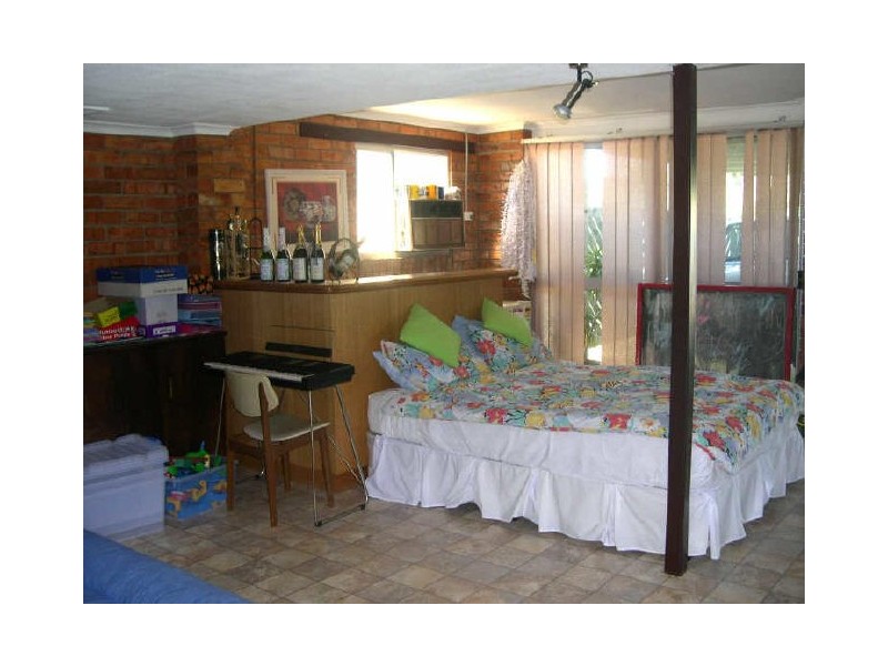 1 Banksia Street, Boyne Island QLD 4680